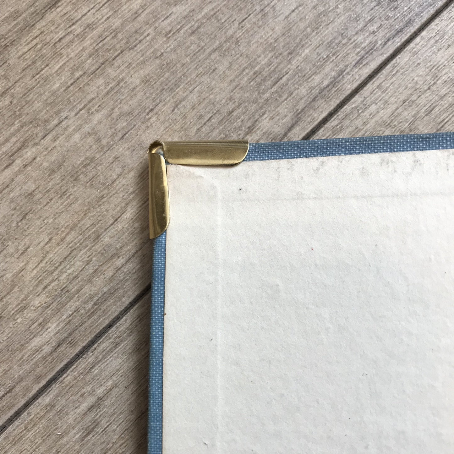 100 Stück - Buchecken - vermessingt / gold - 22 x 22 x 4,5 mm