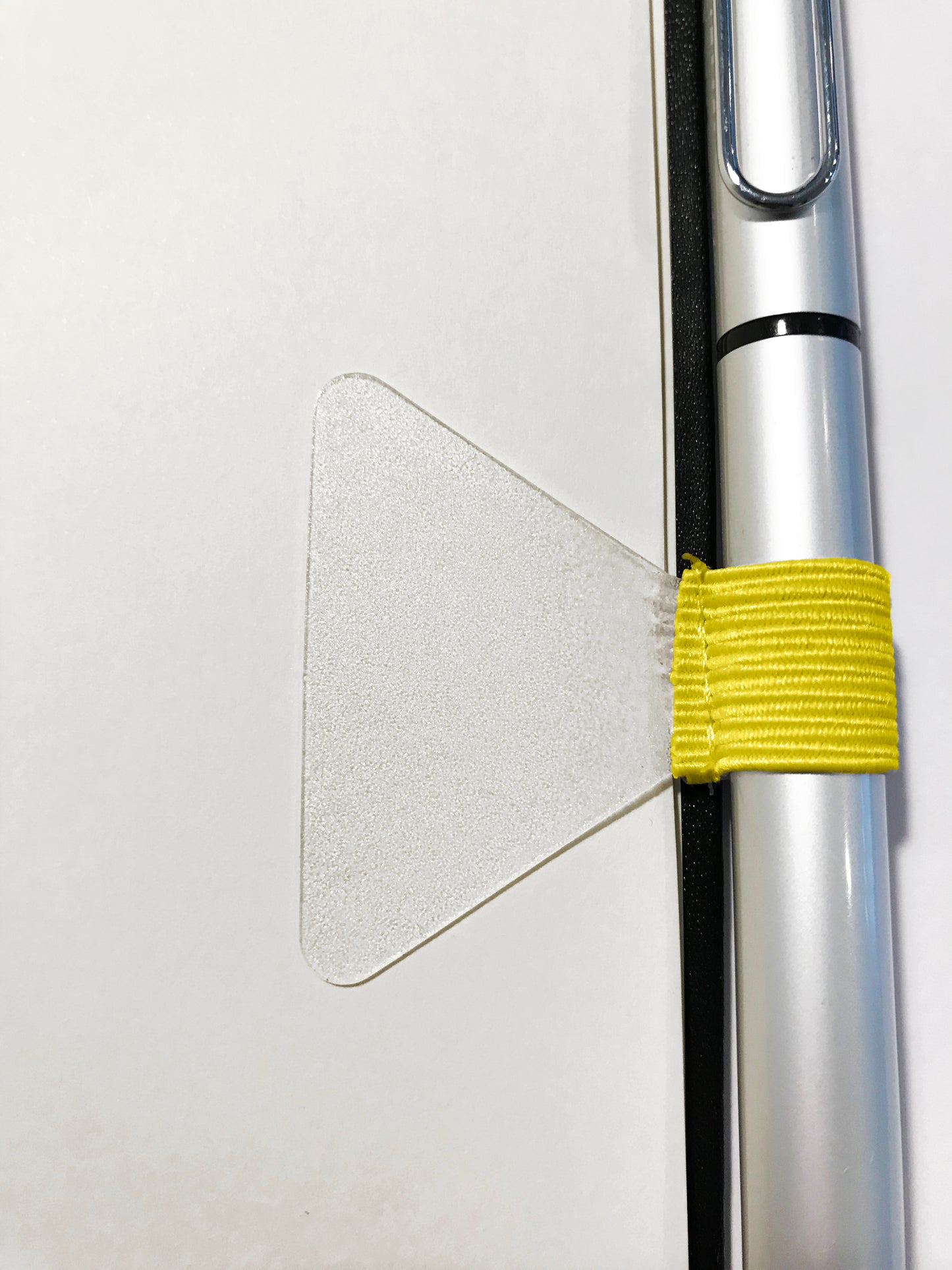 Detailansicht Kalender mit gelber Stiftschlaufe